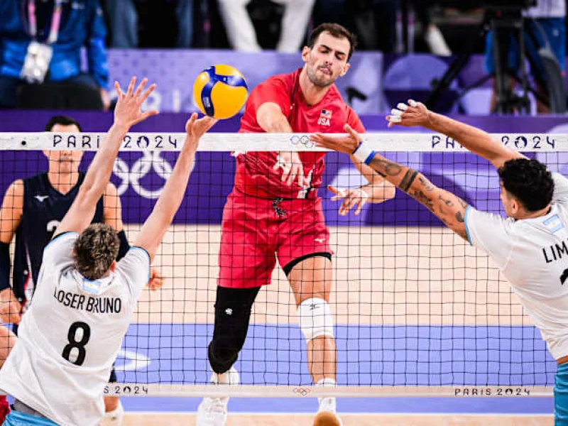 Aaron Russell attacking for the United States at the Paris 2024 Olympic Games.