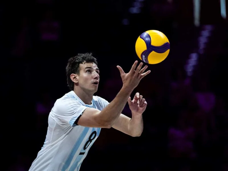 Agustín Loser with Argentina during the 2026 Volleyball Nations League.