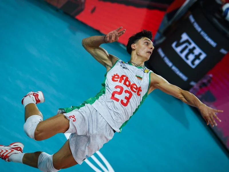 Aleksandar Nikolov attacking for Bulgaria at EuroVolley 2026