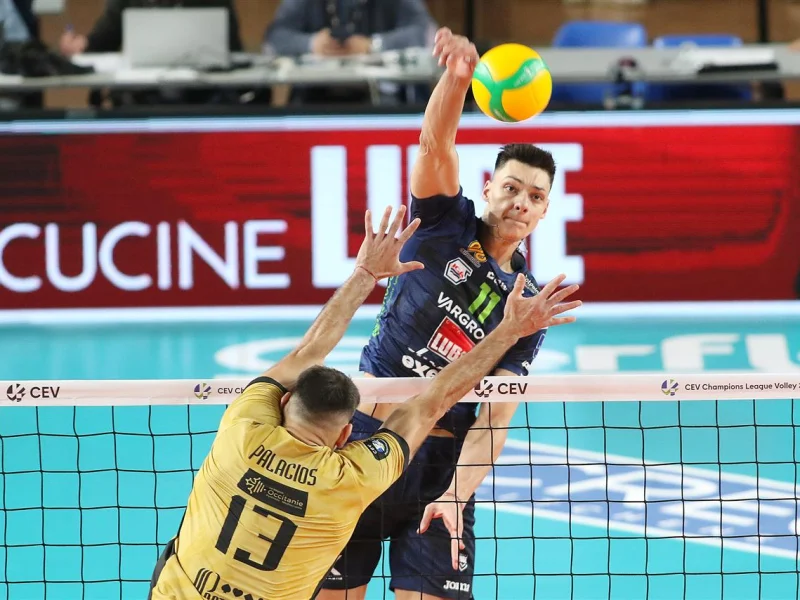 Aleksandar Nikolov attacking for Cucine Lube Civitanova in the CEV Champions League