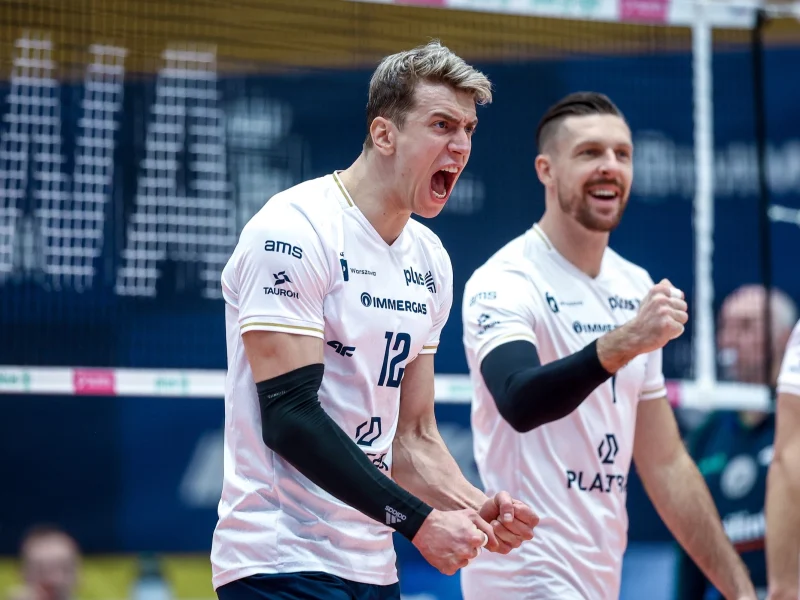 Artur Szalpuk celebrating with Projekt Warszawa.