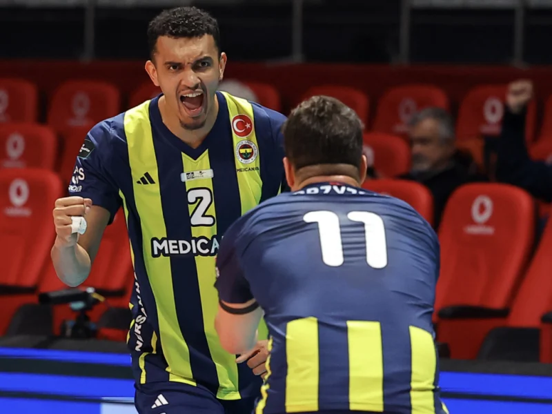 Barthélémy Chinenyeze celebrates a point for Fenerbahçe Medicana.