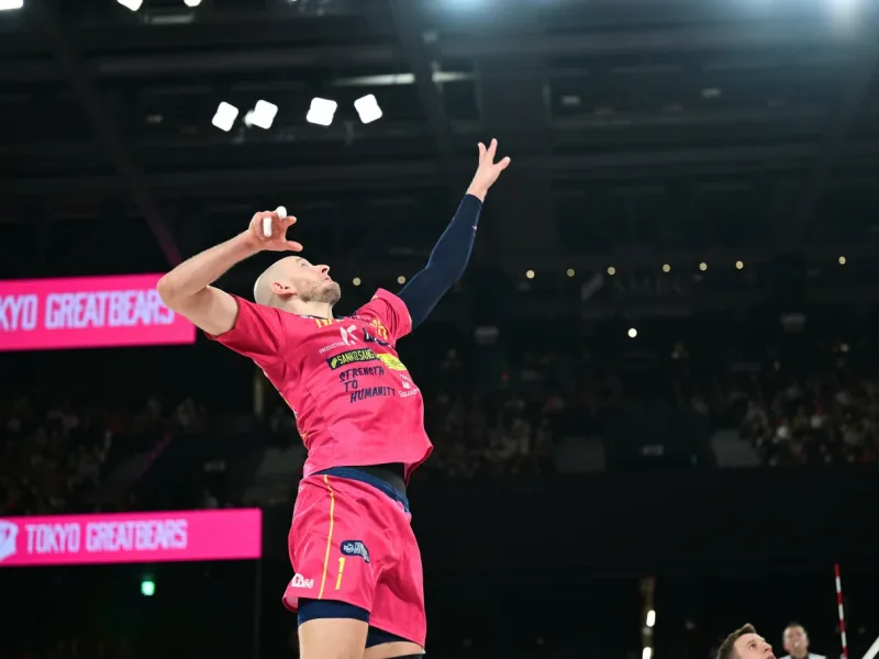 Bartosz Kurek serving for Tokyo Great Bears in Japan.