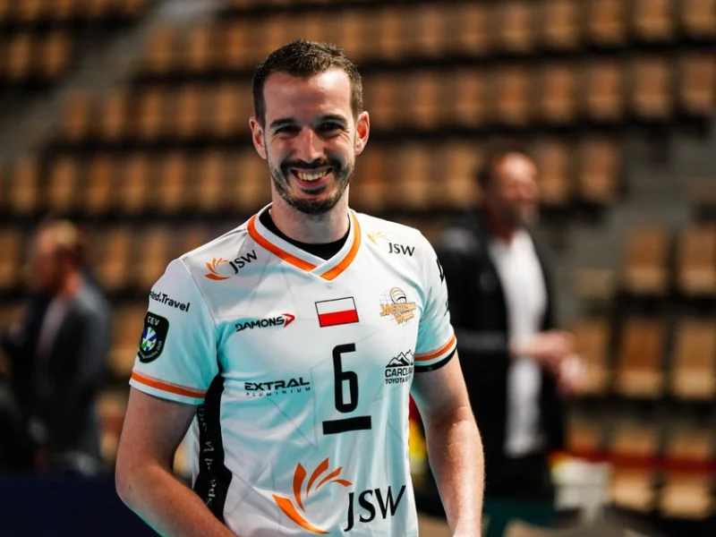 Benjamin Toniutti in Jastrzębski Węgiel colors during European club volleyball.