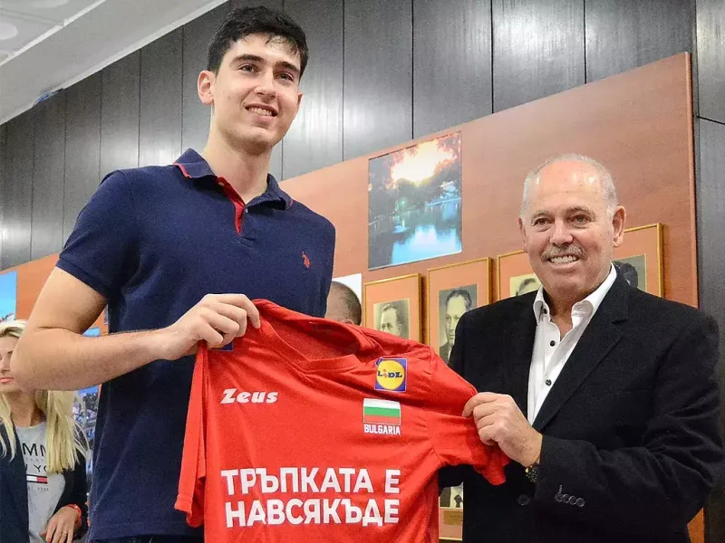 Boris Nachev being recognized in Varna after Bulgaria's 2025 World Championship silver medal