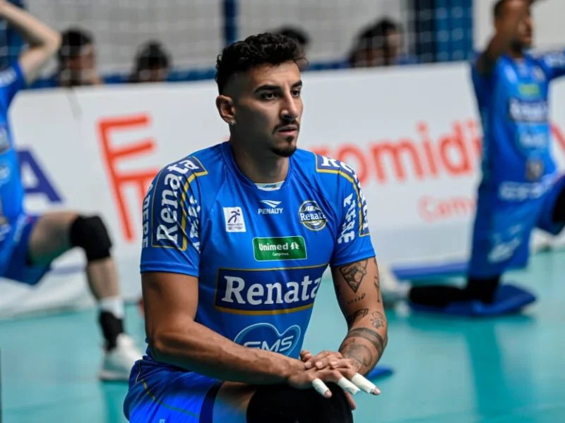 Bruno Lima in Vôlei Renata colors.