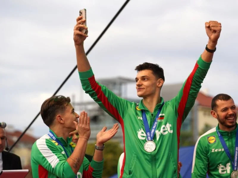 Damyan Kolev celebrating with Bulgaria after winning a World Championship silver medal.