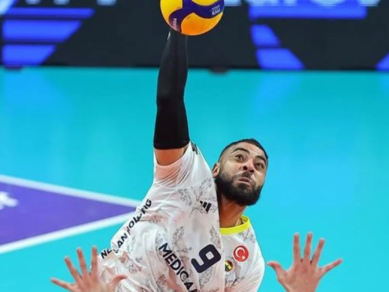 Earvin Ngapeth attacks while wearing Fenerbahçe Medicana colors.