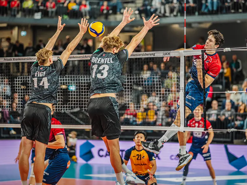 Ethan Champlin in match action for SVG Lüneburg in the German Bundesliga.