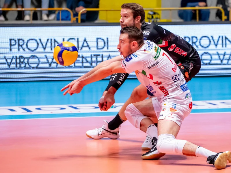 Fabio Balaso making a defensive play for Cucine Lube Civitanova.