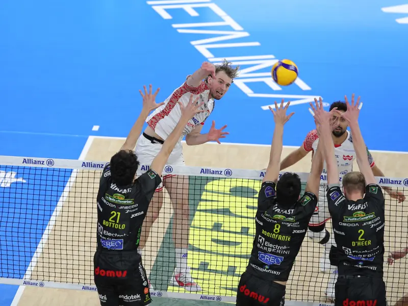 Ferre Reggers attacking for Allianz Milano in SuperLega competition.