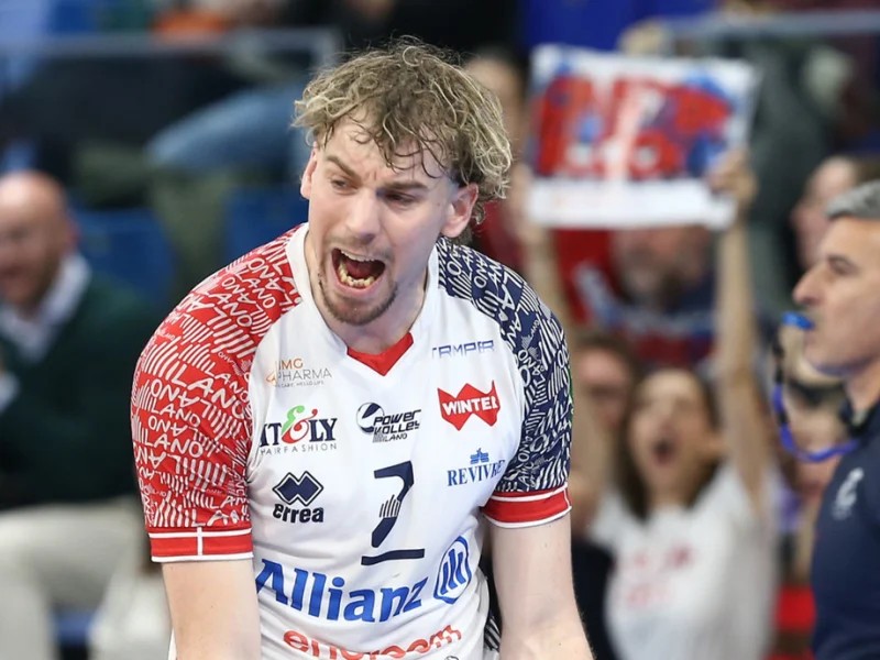 Ferre Reggers celebrating during the 2026 SuperLega playoffs with Allianz Milano.