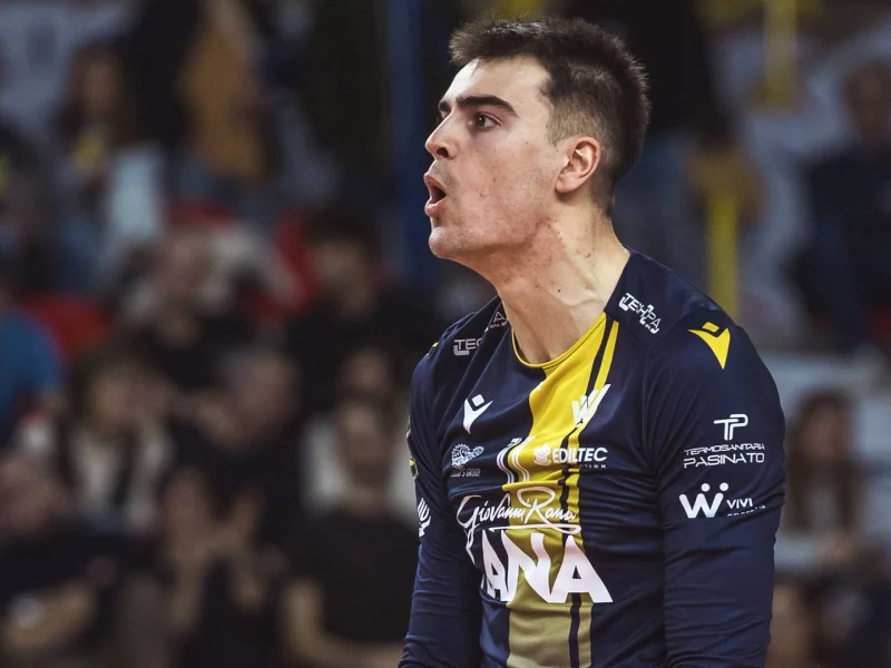Francesco Sani celebrating during a Rana Verona match.