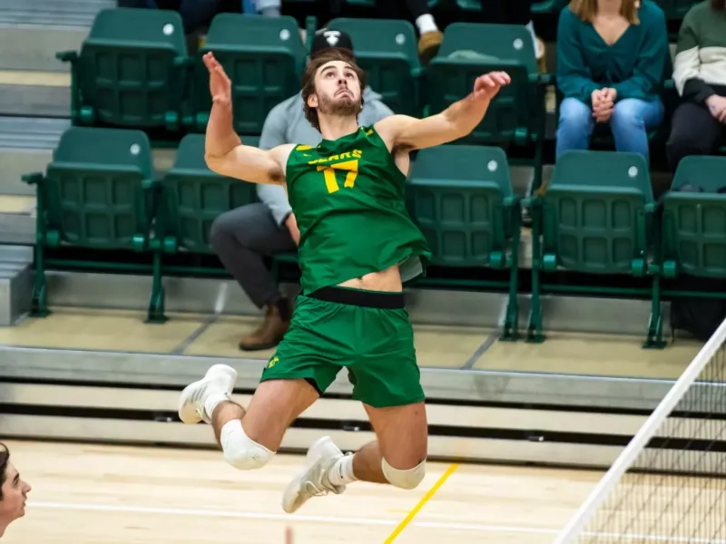 Isaac Heslinga in action for the Alberta Golden Bears