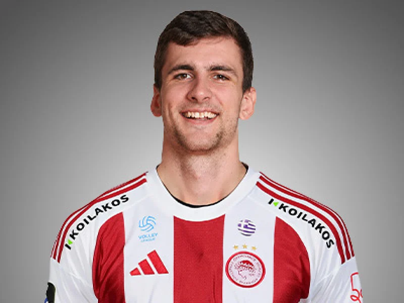 Jake Hanes in an Olympiacos ONEX volleyball uniform.