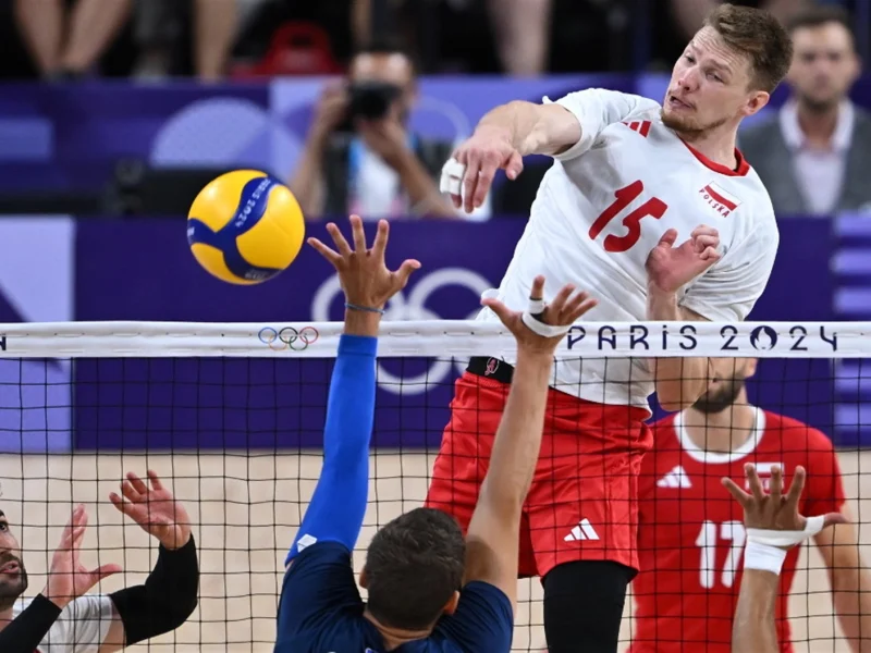 Jakub Kochanowski attacking for Poland at the Paris 2024 Olympics.