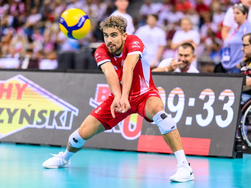 Jakub Popiwczak receiving for Poland during the 2025 international season.