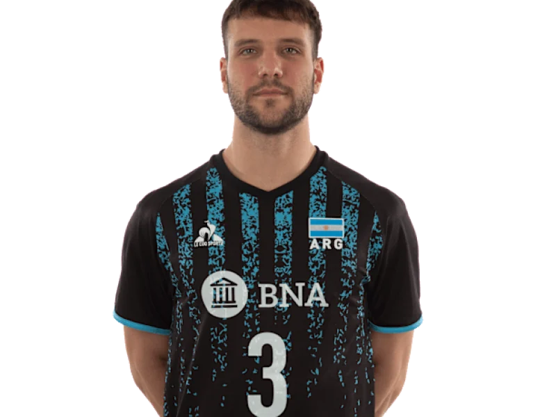 Jan Martínez Franchi in Argentina’s black-and-blue national team volleyball kit.