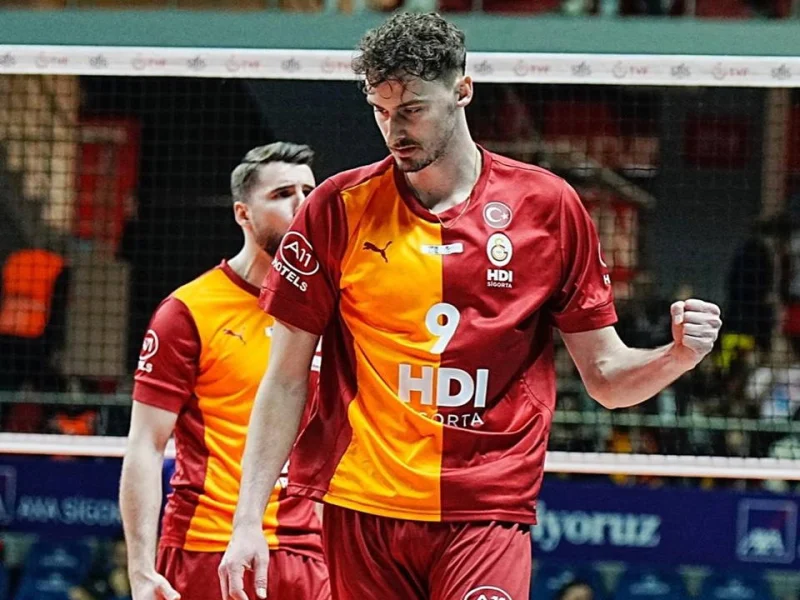 Jean Patry in Galatasaray volleyball colors during a match.