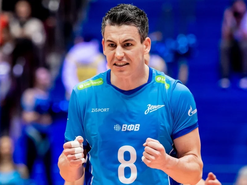Jenia Grebennikov celebrates in a blue Zenit Saint Petersburg jersey.
