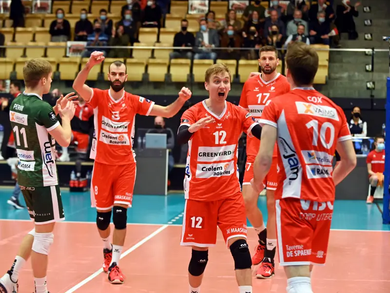 Jolan Cox celebrating with Greenyard Maaseik teammates in the CEV Champions League.