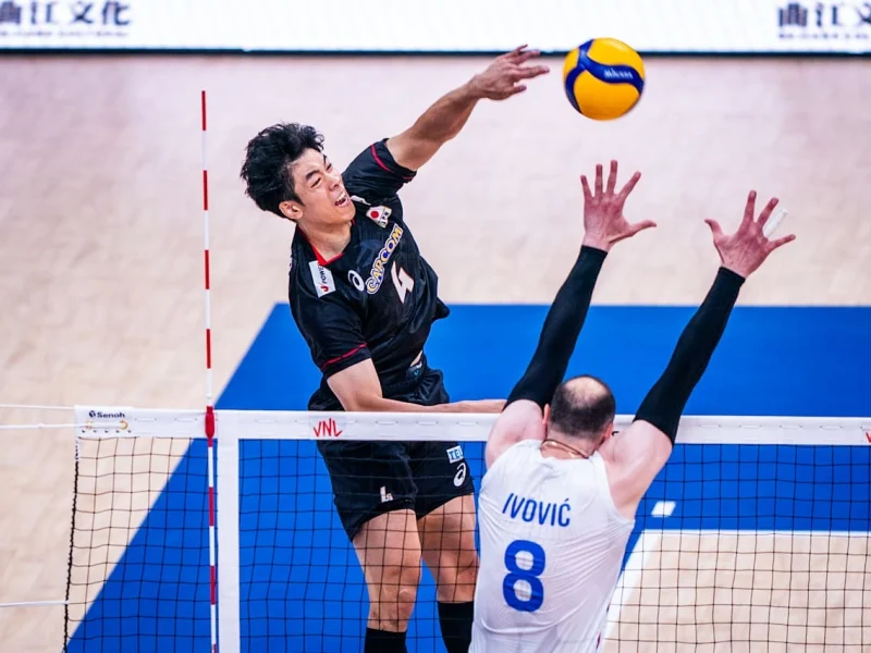 Kento Miyaura attacking for Japan in Volleyball Nations League competition.
