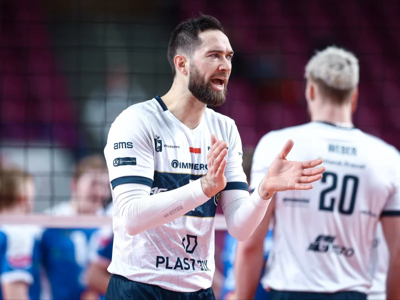 Kévin Tillie applauds in a PGE Projekt Warszawa jersey during a club match.