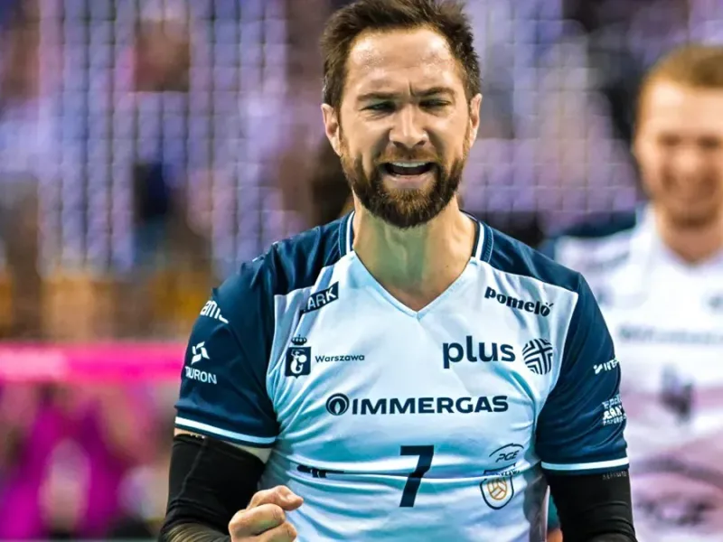 Kévin Tillie celebrates in a PGE Projekt Warszawa jersey during a PlusLiga match.