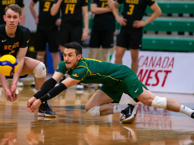 Landon Currie diving for the Alberta Golden Bears