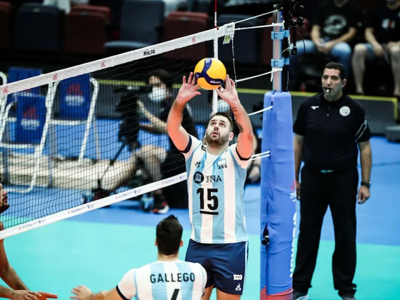 Luciano De Cecco sets for Argentina during a Volleyball Nations League match.