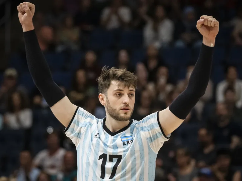 Luciano Vicentín representing Argentina in international volleyball competition.
