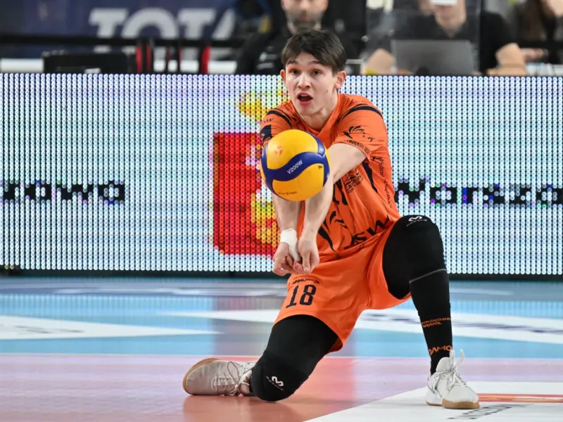 Maksymilian Granieczny defending for JSW Jastrzębski Węgiel.