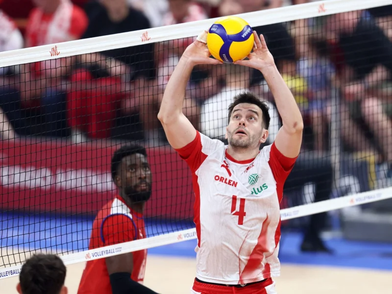 Marcin Komenda setting for the Poland men's national volleyball team.
