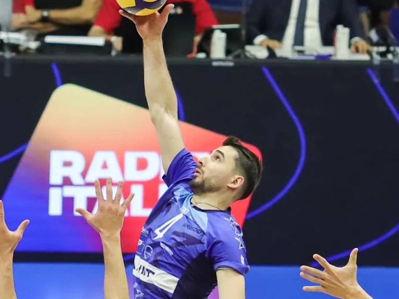 Martin Atanasov attacking for Vero Volley Monza in the Italian SuperLega