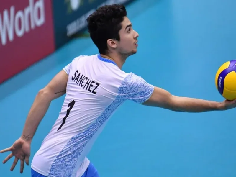 Matías Sánchez Pages in Argentina national team colors during international competition.