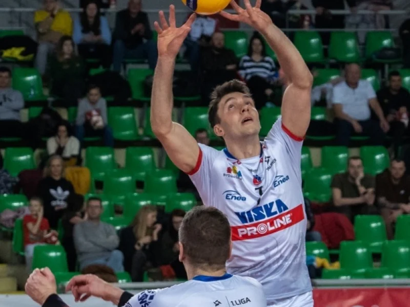 Max Elgert setting the ball during his early professional volleyball career