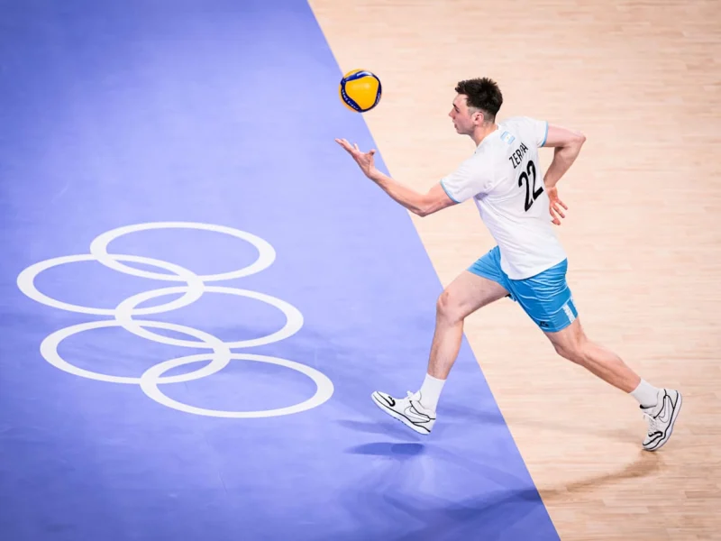 Nicolás Zerba serving for Argentina in international competition