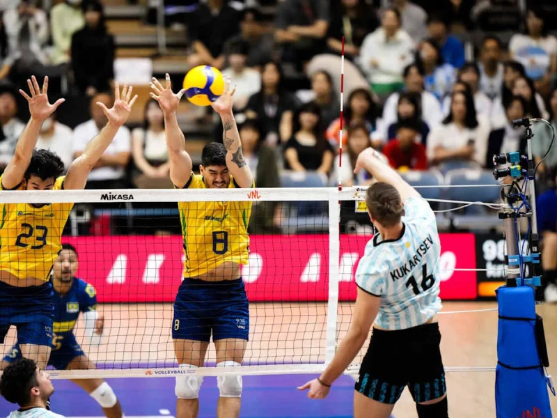 Pablo Kukartsev attacking for Argentina against Brazil in Volleyball Nations League competition.