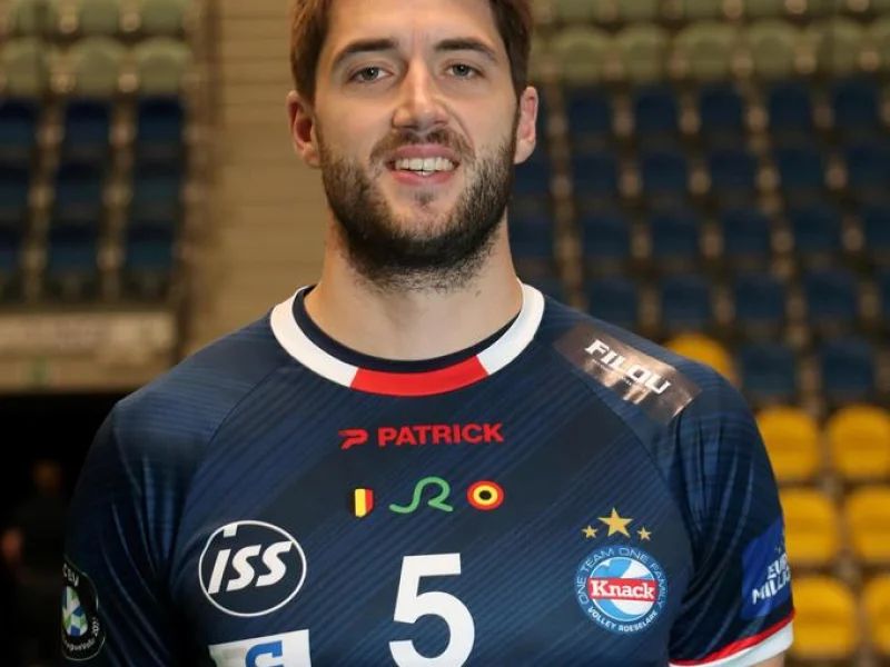Pieter Coolman in Knack Roeselare jersey number 5.