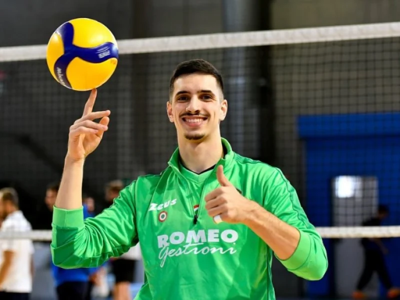 Preslav Petkov in Romeo Sorrento club colors.