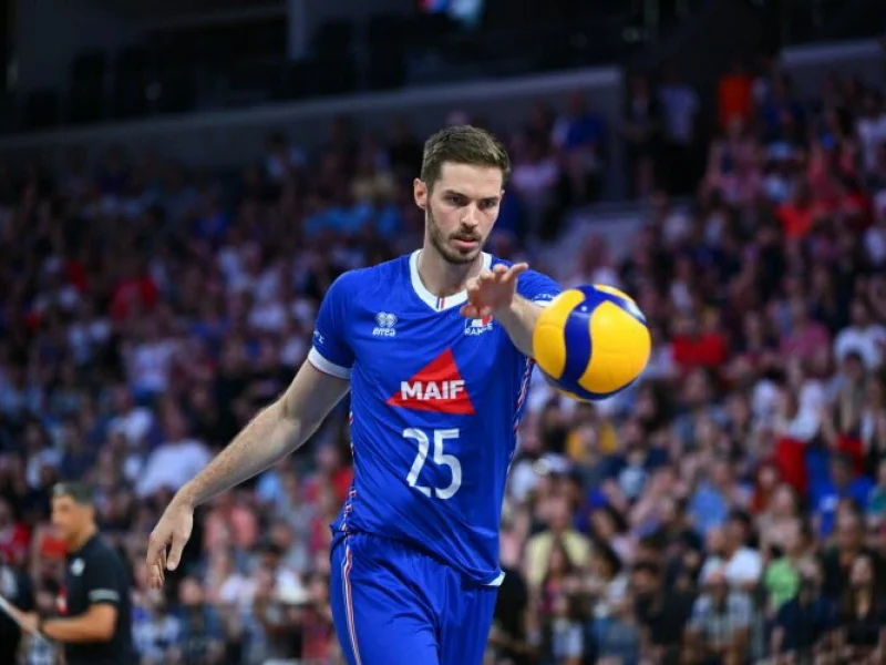 Quentin Jouffroy serving for the France men’s national volleyball team