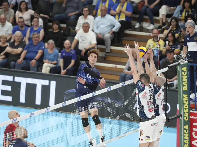 Ran Takahashi attacking for Vero Volley Monza in an Italian playoff match