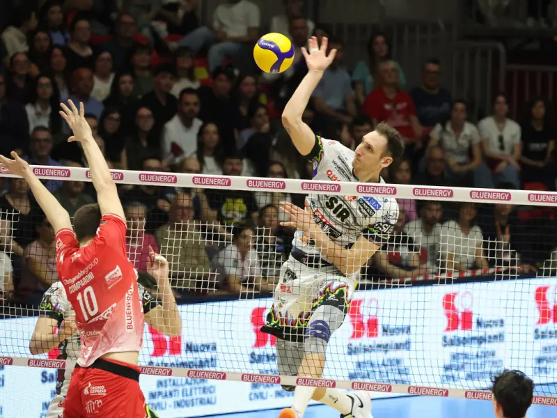 Roberto Russo attacking for Perugia against Piacenza in the 2026 SuperLega playoffs.