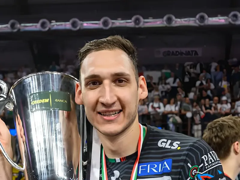 Roberto Russo holding a trophy during his final period with Perugia.