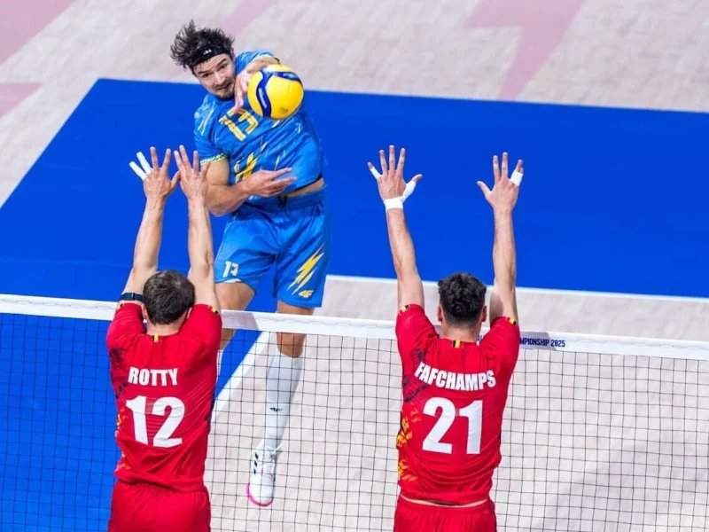 Samuel Fafchamps attacking for Belgium at the 2025 Men's World Championship.