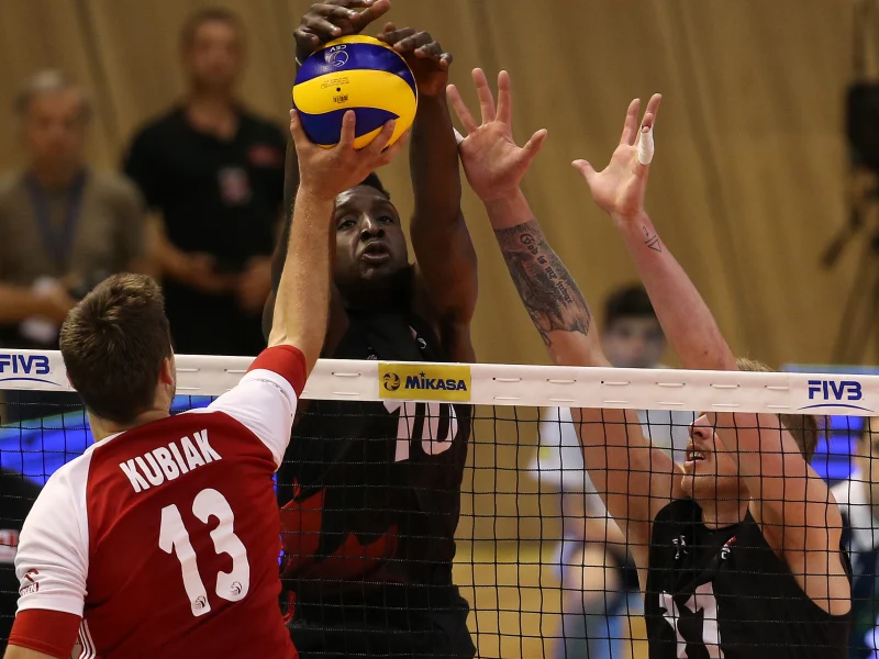 Sharone Vernon-Evans blocking for Canada against Poland