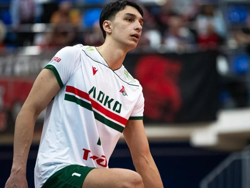 Simeon Nikolov in action for Lokomotiv Novosibirsk.
