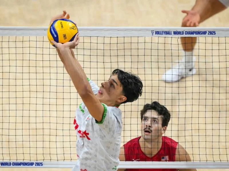 Simeon Nikolov setting for Bulgaria at the 2025 Men's World Championship.