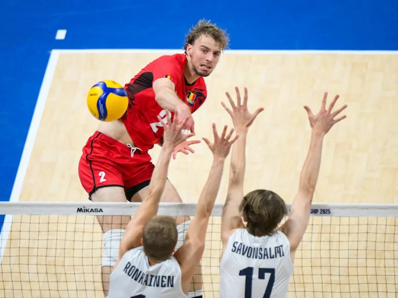 Simon Plaskie attacking for Belgium in international competition.