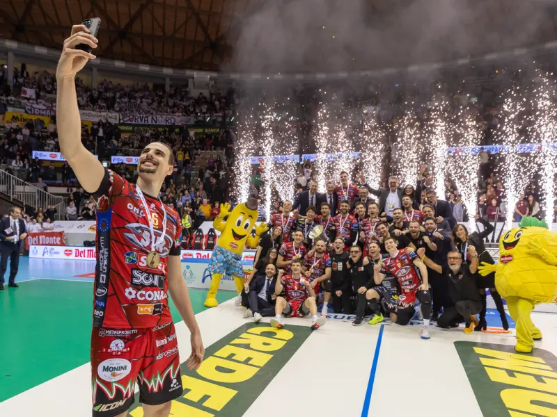 Simone Giannelli celebrating with an award after the 2026 Supercoppa.